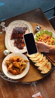 Santa’s calling… 🎅🏽📞🍖

And he knows exactly what’s on your wish list this Christmas season.

The Christmas Box is here: ribs, wings, chicken, salad and flatbreads all for just $39.95.

It’s a feast worth answering for 😍💯🎁

(T&Cs apply. Limited time.)
